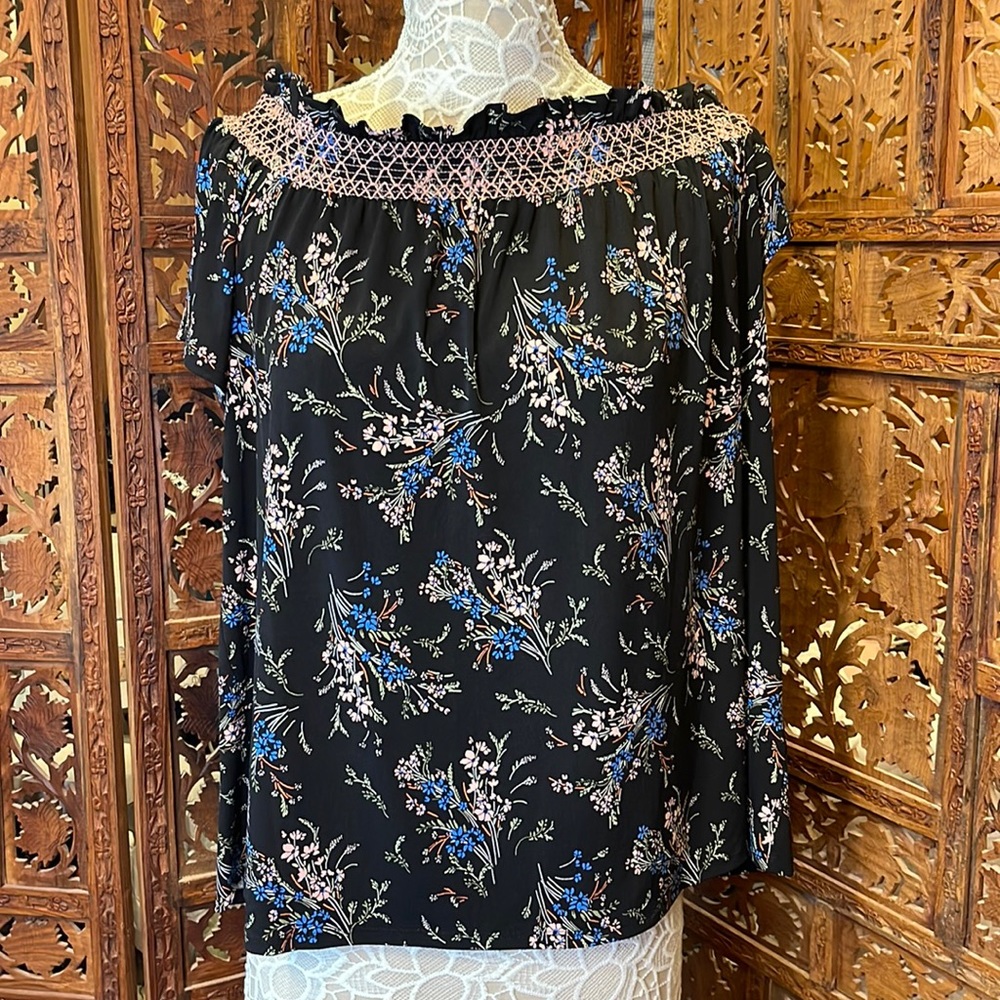 Cece - Cute off the shoulder top